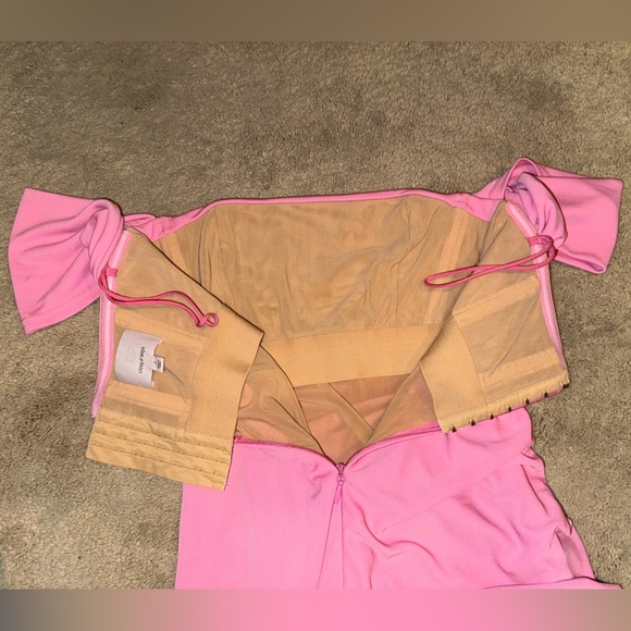 CINQ À SEPT Delaney Off The Shoulder Jersey Dress - Picture 8 of 9